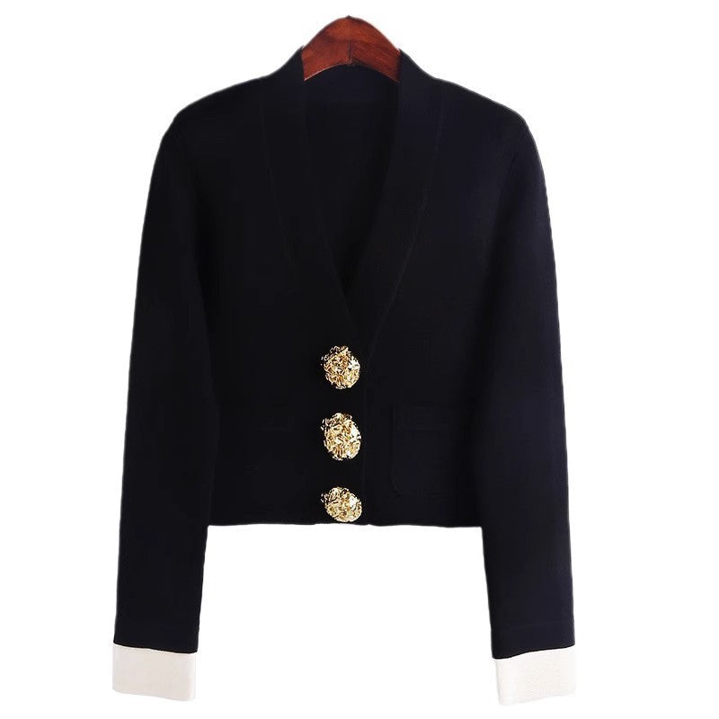 Cardigan tricoté de luxe à col en V avec boucle dorée