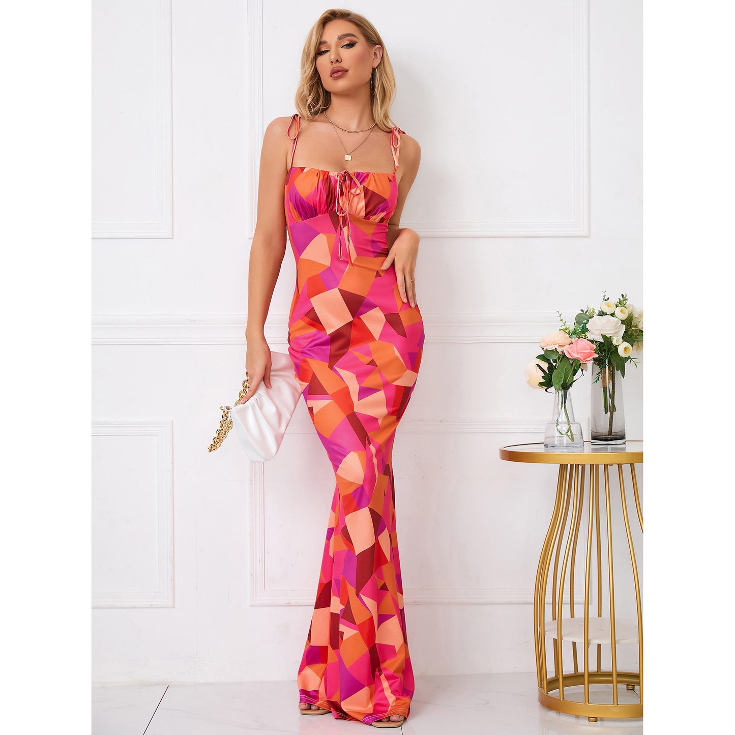 Kesperi –Robe avec Fleurs : Bretelles et Taille Cintrée