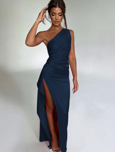 Kesperi –Robe élégante en satin à épaule dénudée avec fente