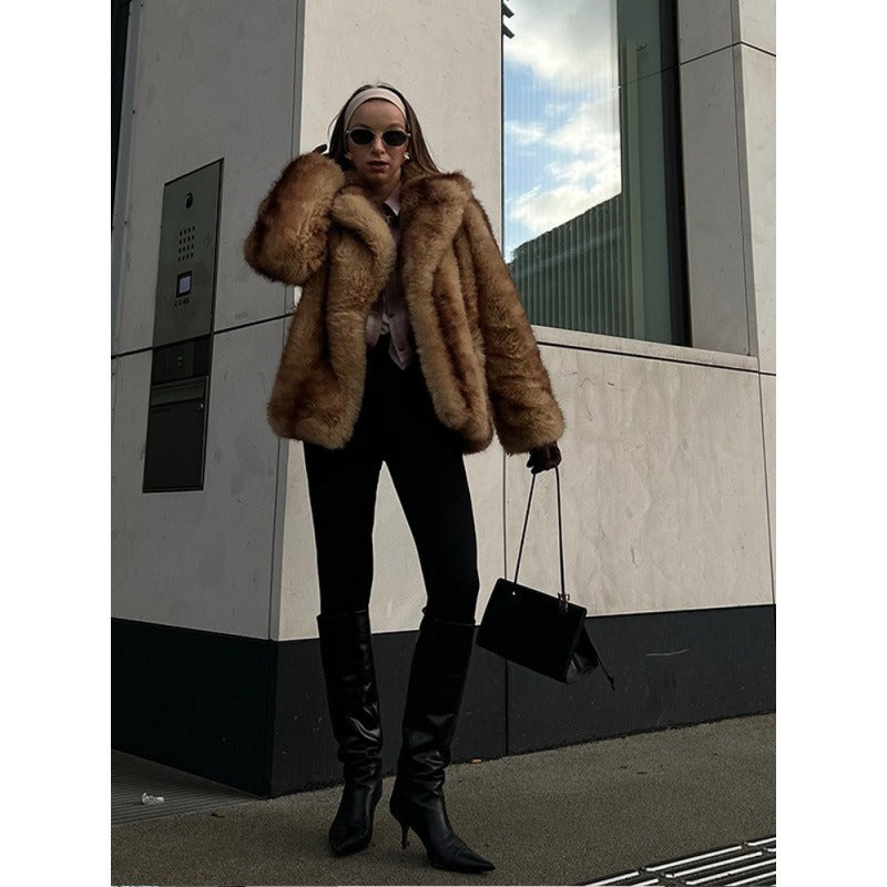 Veste courte en fausse fourrure femme