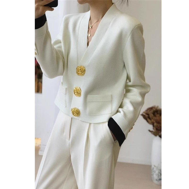 Cardigan tricoté de luxe à col en V avec boucle dorée
