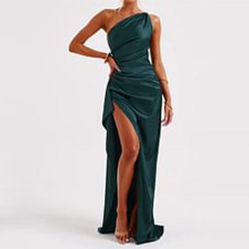 Kesperi –Robe élégante en satin à épaule dénudée avec fente