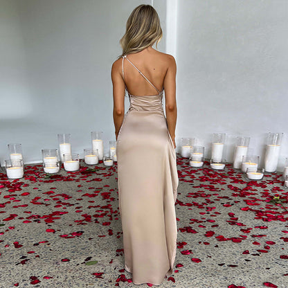 Kesperi –Robe élégante en satin à épaule dénudée avec fente