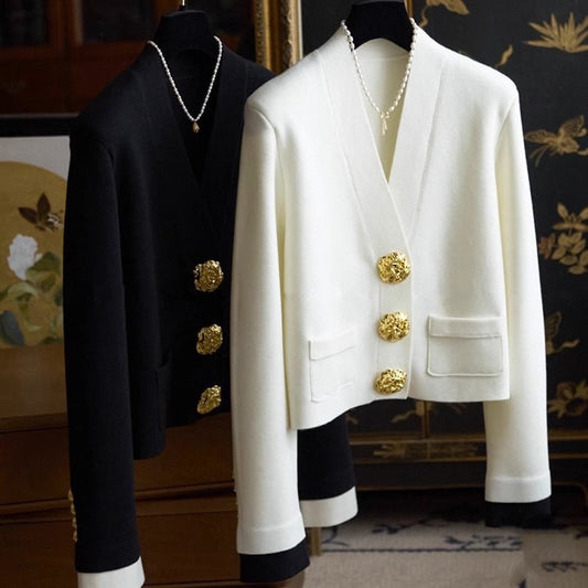 Cardigan tricoté de luxe à col en V avec boucle dorée