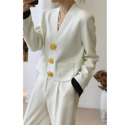 Cardigan tricoté de luxe à col en V avec boucle dorée